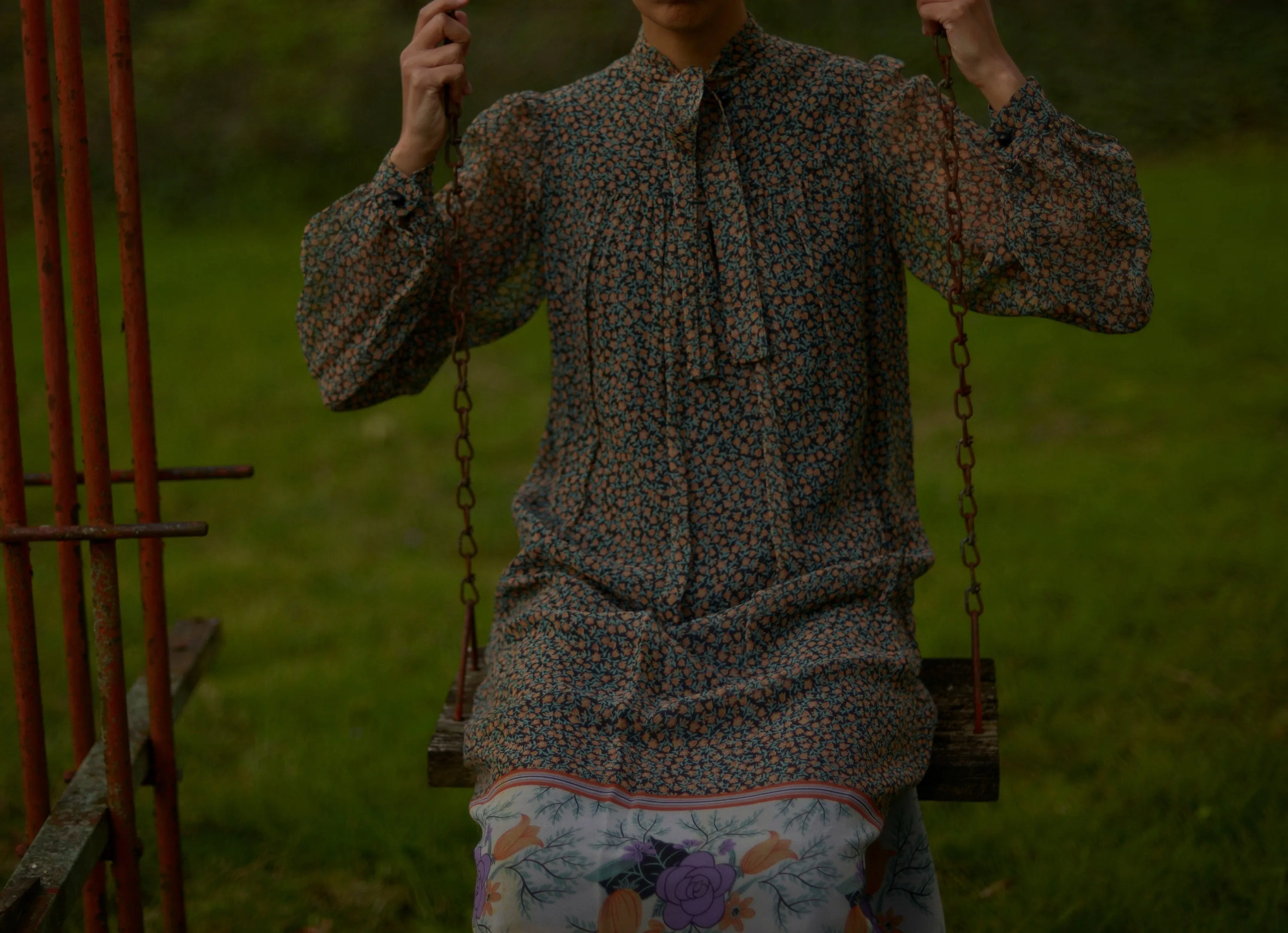 70s chiffon ditsy floral ascot dress with matching waist tie // small-medium