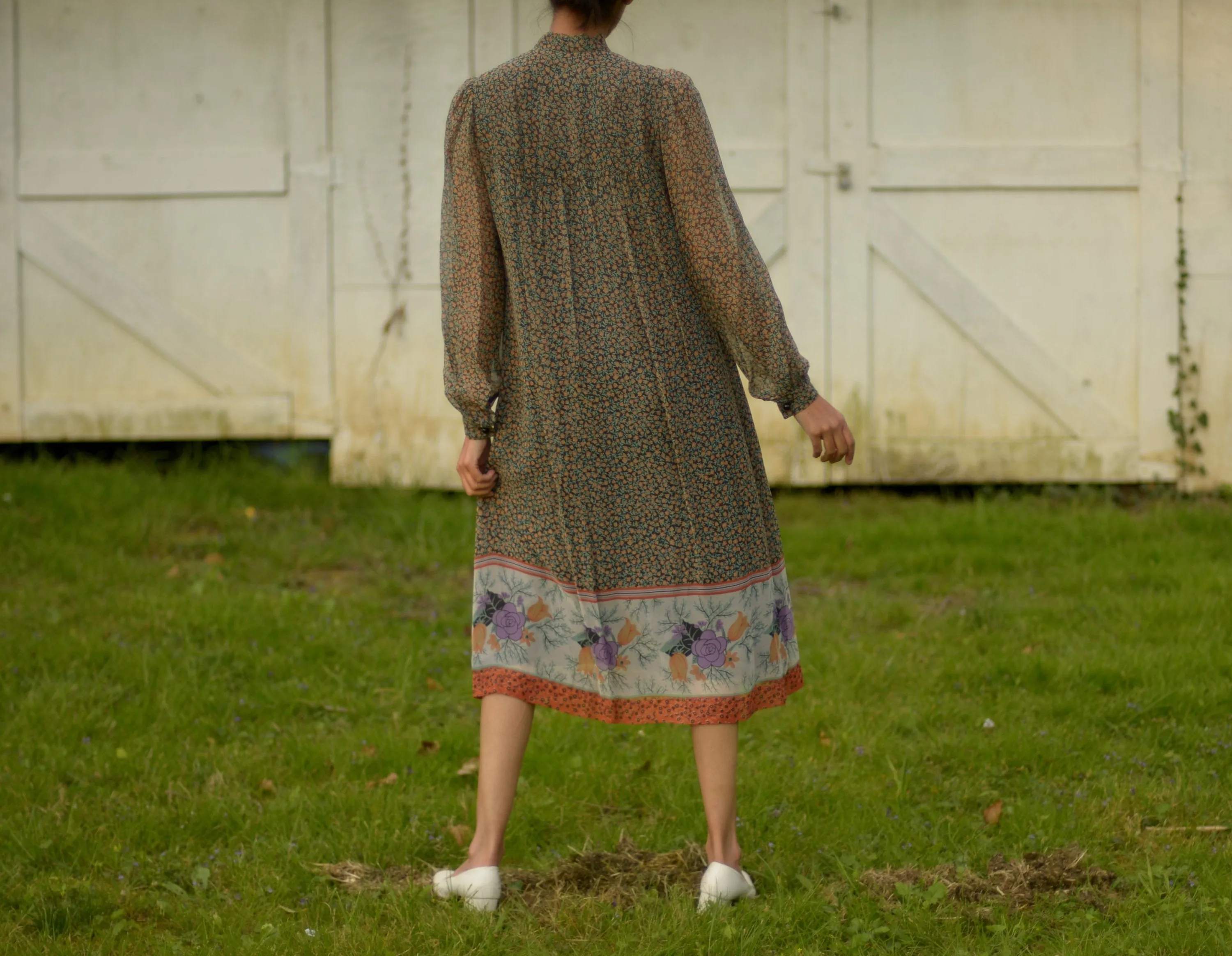 70s chiffon ditsy floral ascot dress with matching waist tie // small-medium