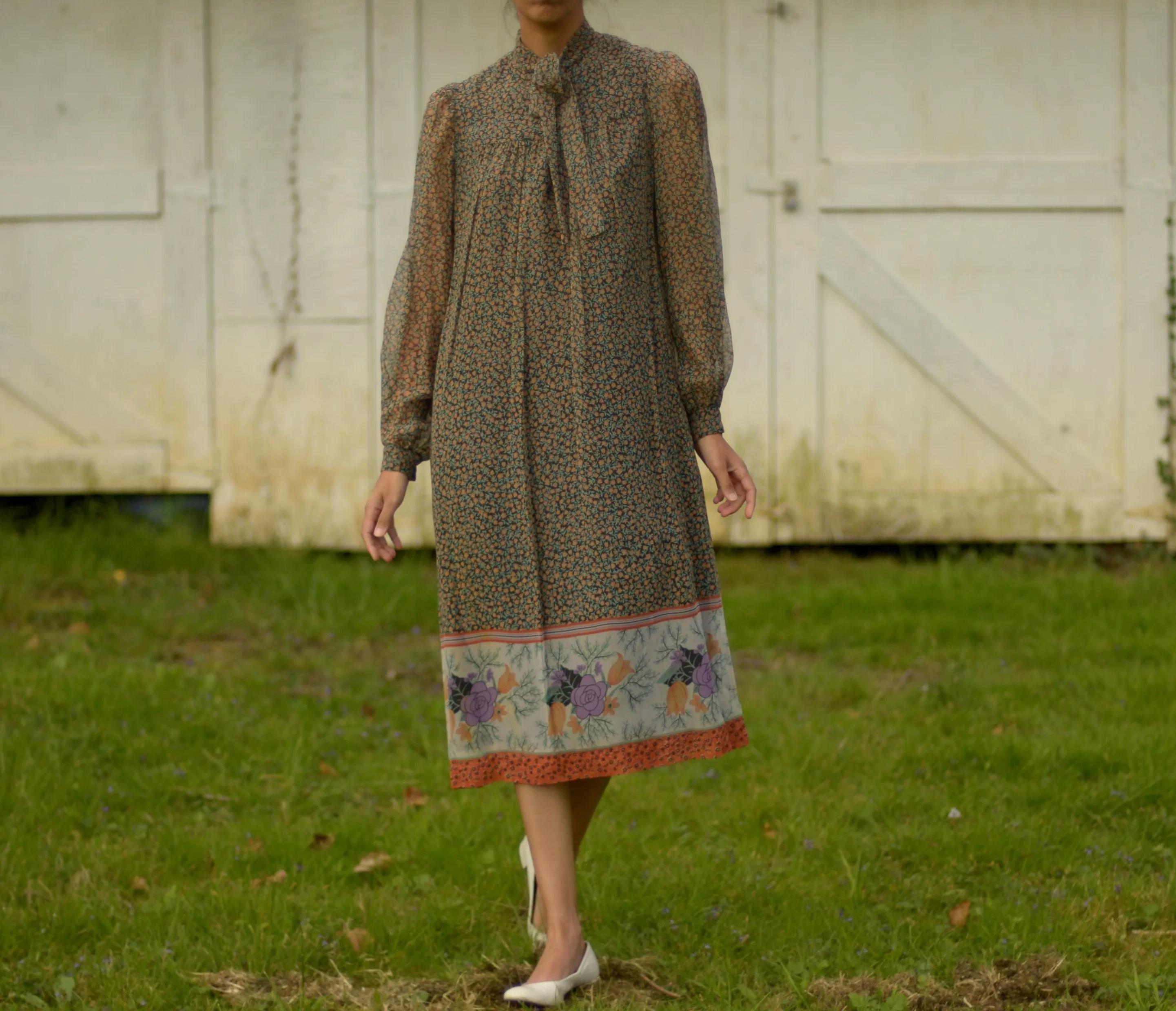70s chiffon ditsy floral ascot dress with matching waist tie // small-medium
