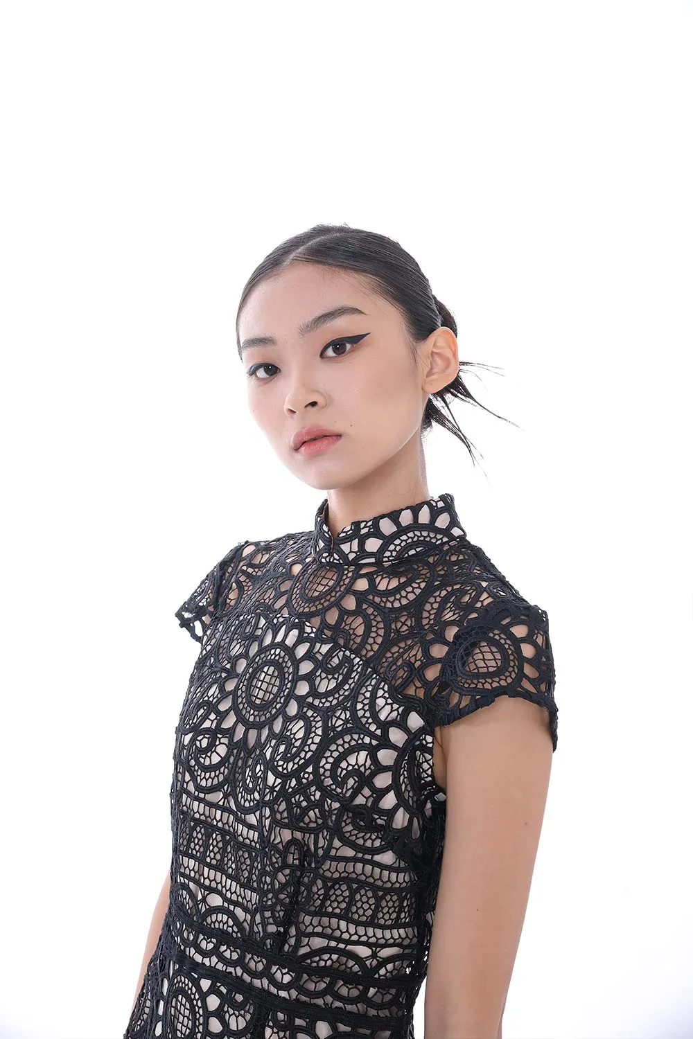 BLACK AND NUDE FLORAL LACE CAP SLEEVES QIPAO (Black/ Nude)