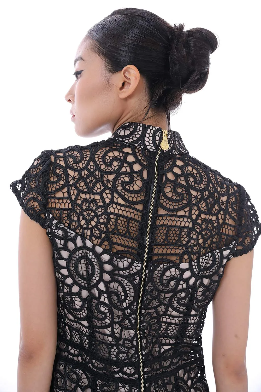 BLACK AND NUDE FLORAL LACE CAP SLEEVES QIPAO (Black/ Nude)