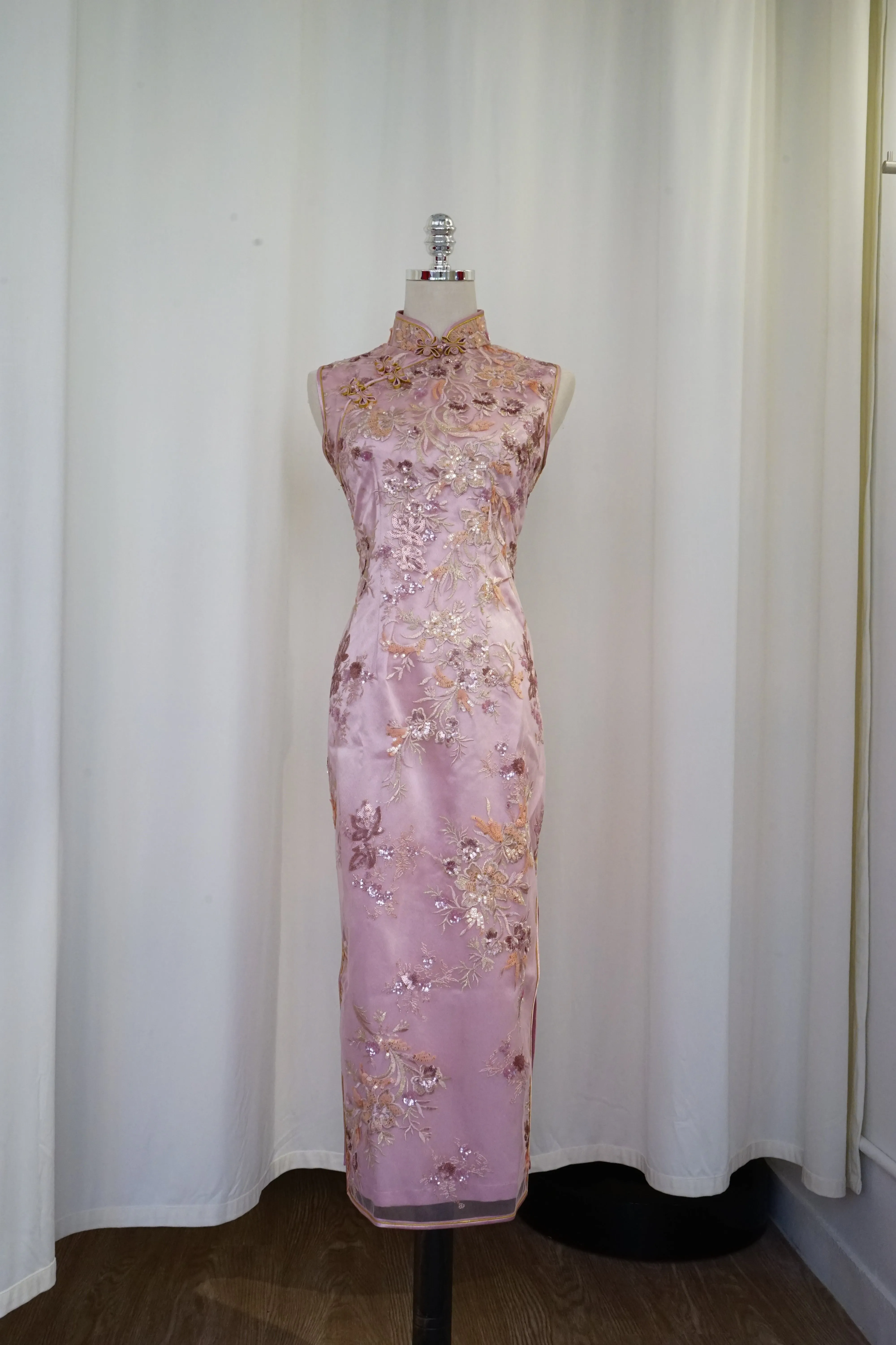 Carnation Sleeveless Qipao