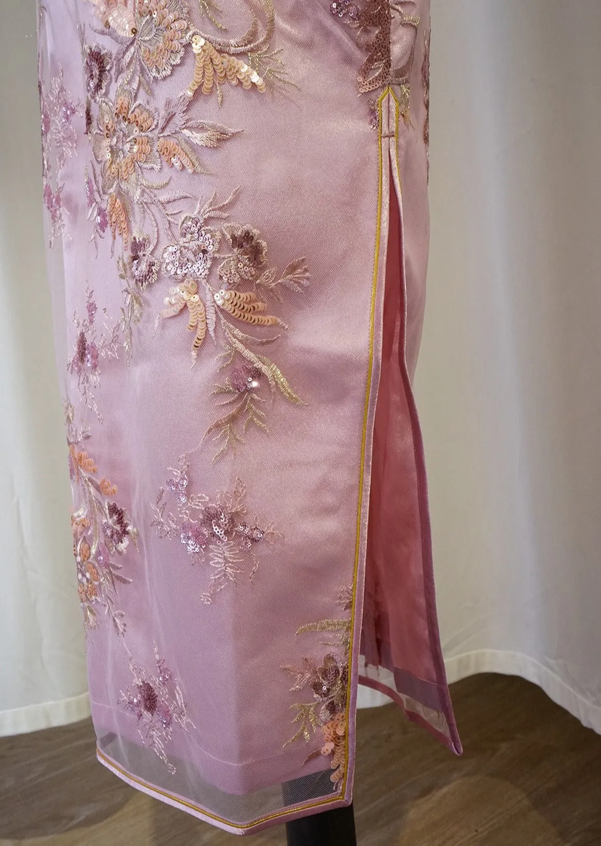 Carnation Sleeveless Qipao
