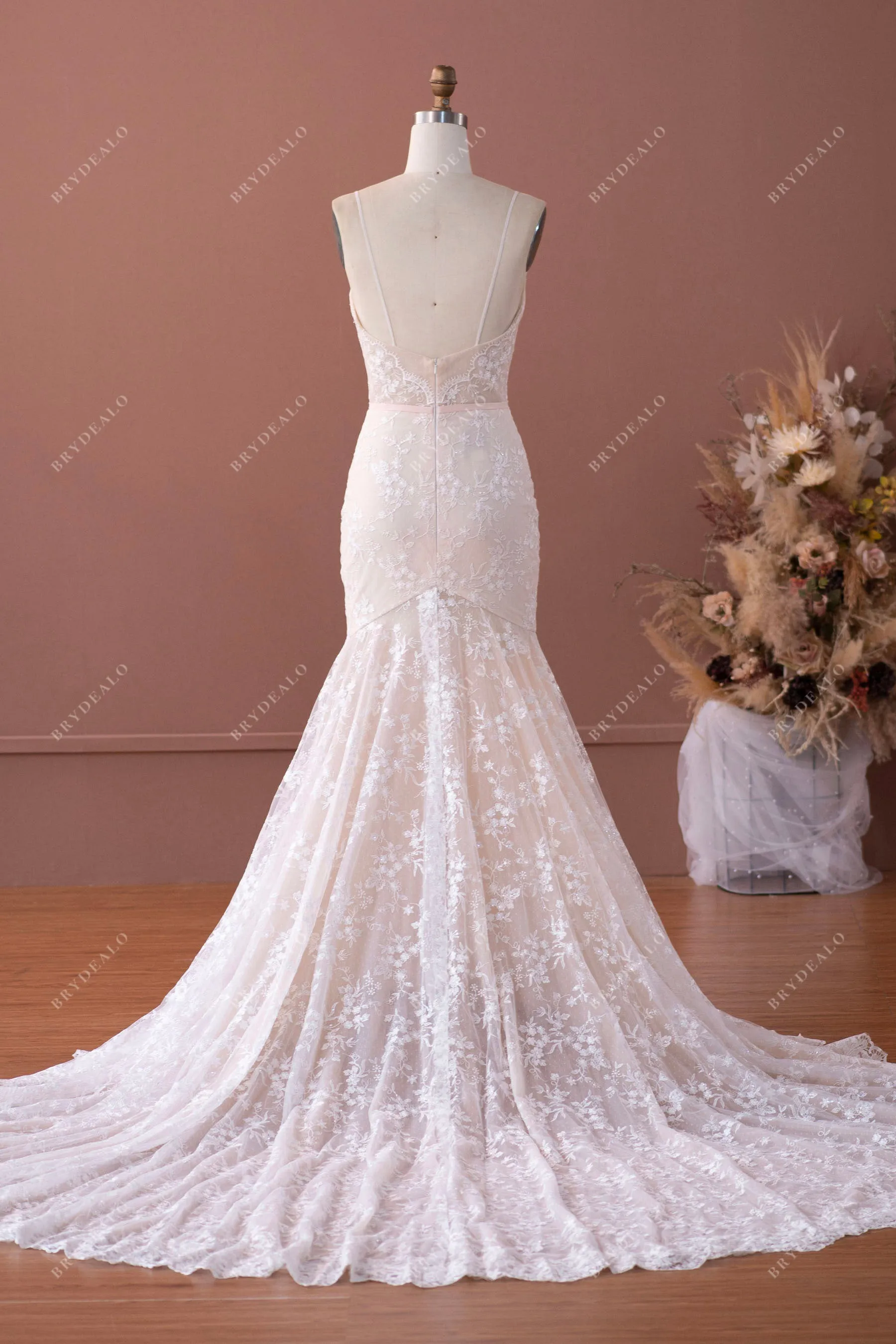 Elegant Mermaid Floral Lace V-neck Wedding Dress