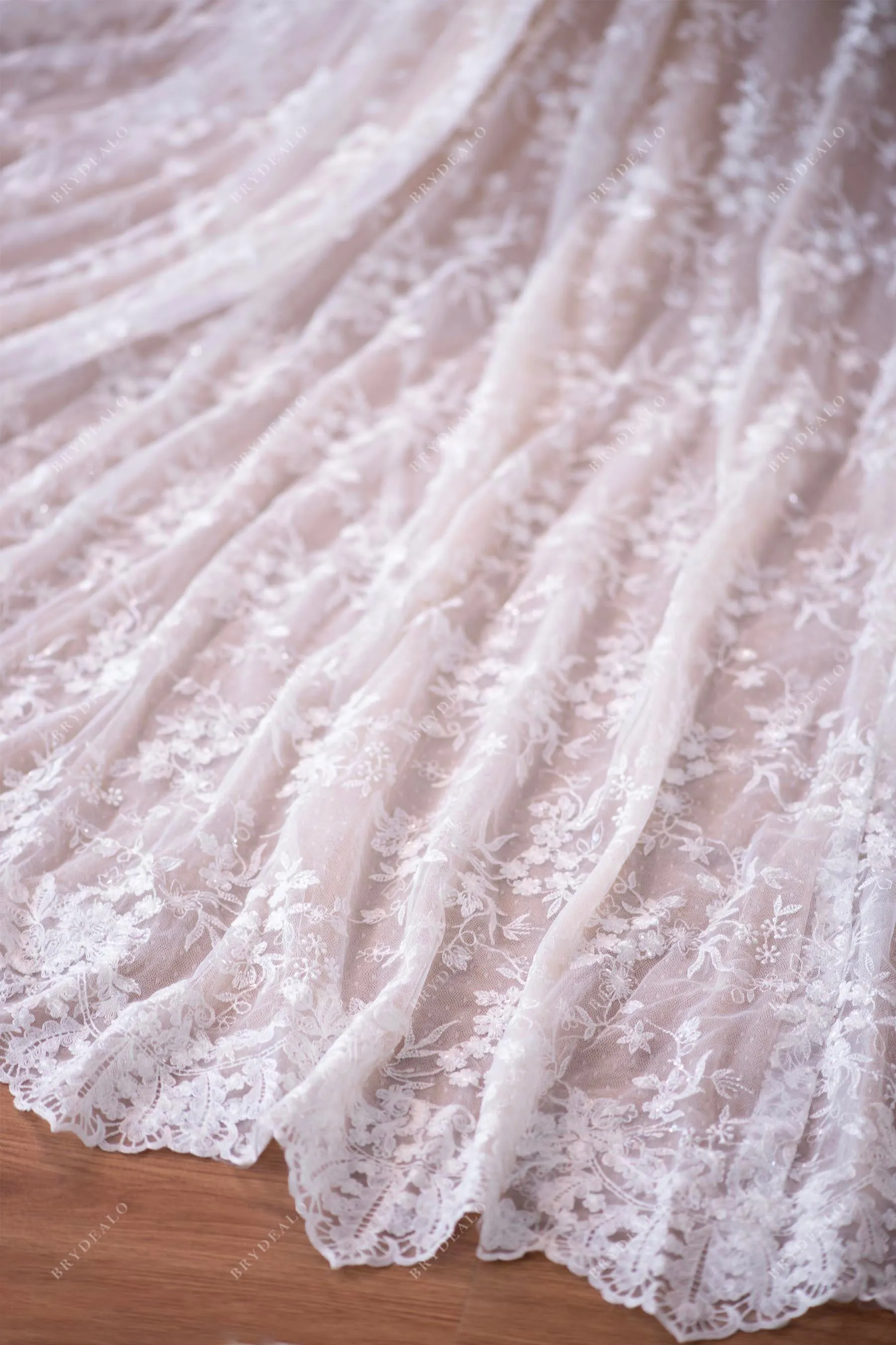 Elegant Mermaid Floral Lace V-neck Wedding Dress