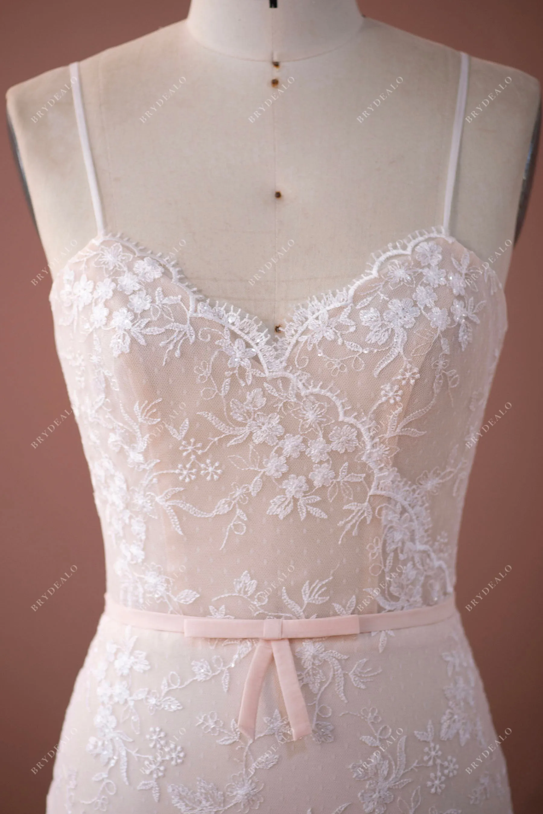 Elegant Mermaid Floral Lace V-neck Wedding Dress