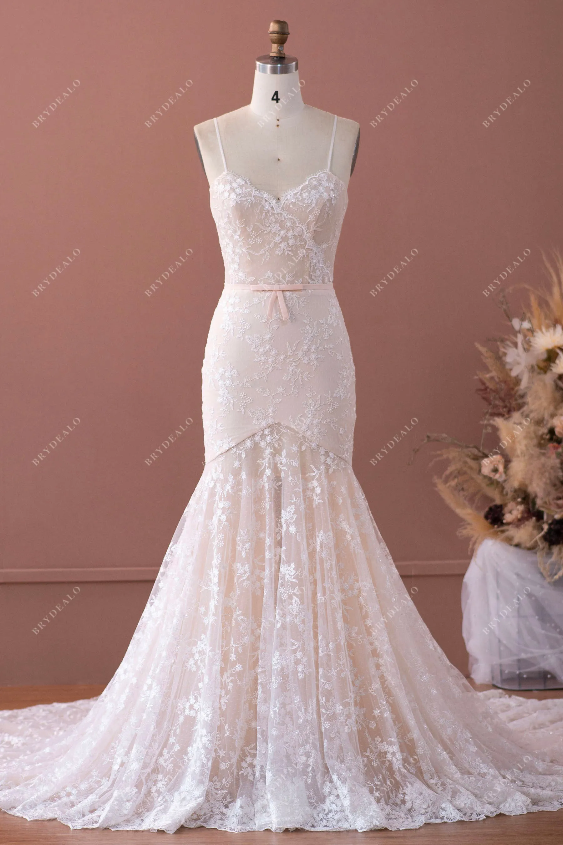 Elegant Mermaid Floral Lace V-neck Wedding Dress
