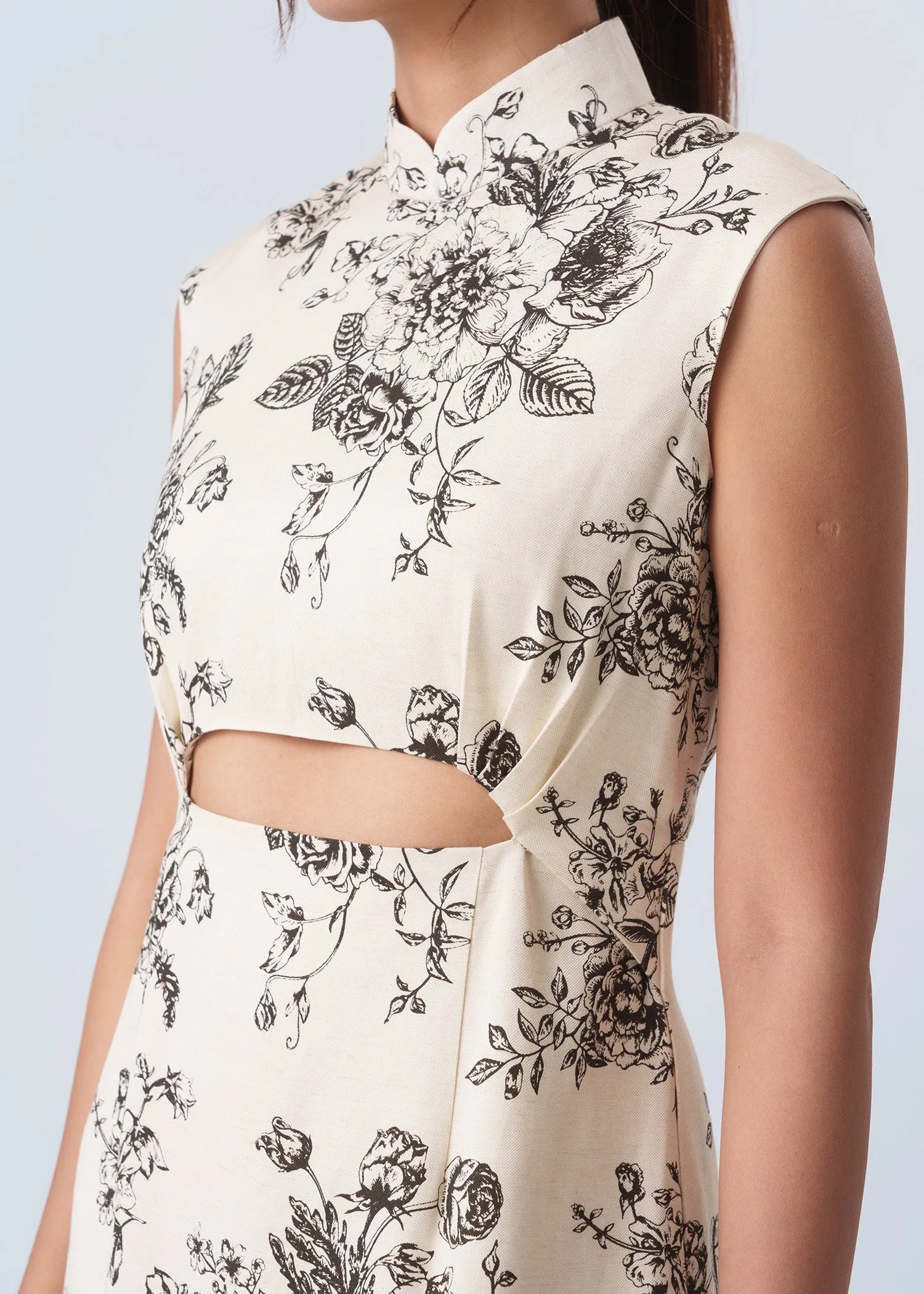 Extended Sleeves Cut Out Qipao (Black/ Beige Floral)