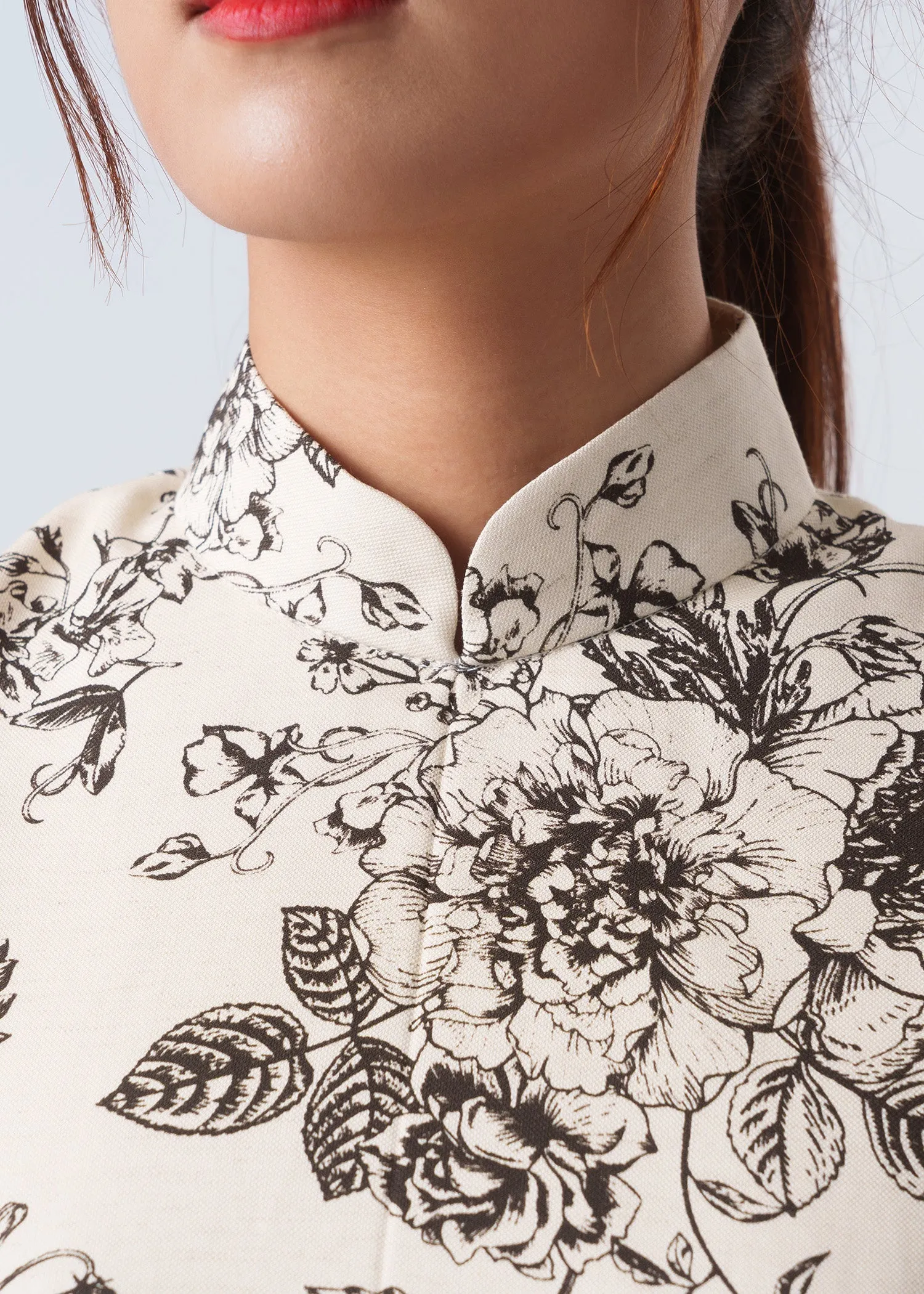 Extended Sleeves Cut Out Qipao (Black/ Beige Floral)