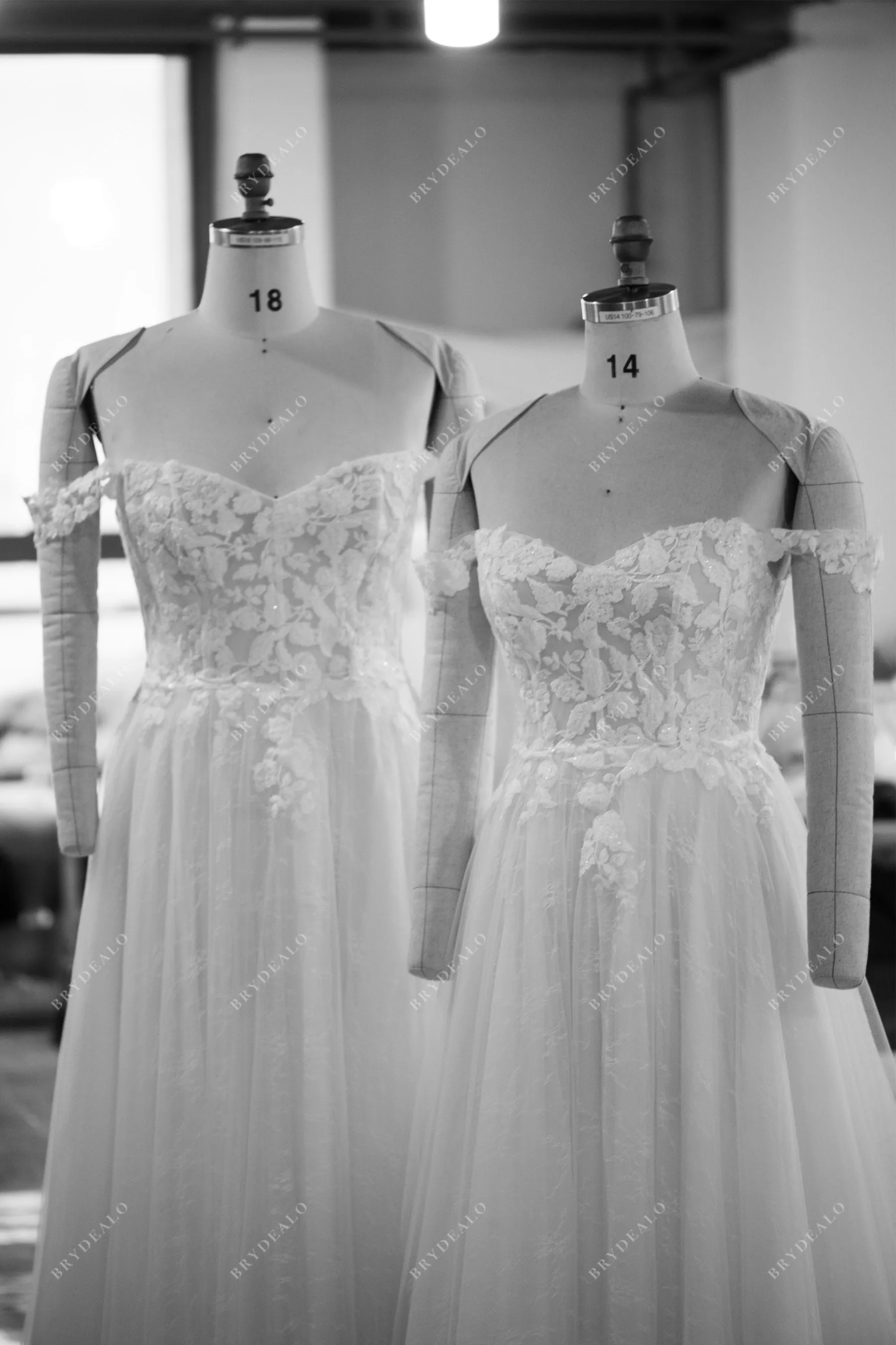 Light Champagne Sweetheart Stylish Exposed Boning Lace Wedding Dress