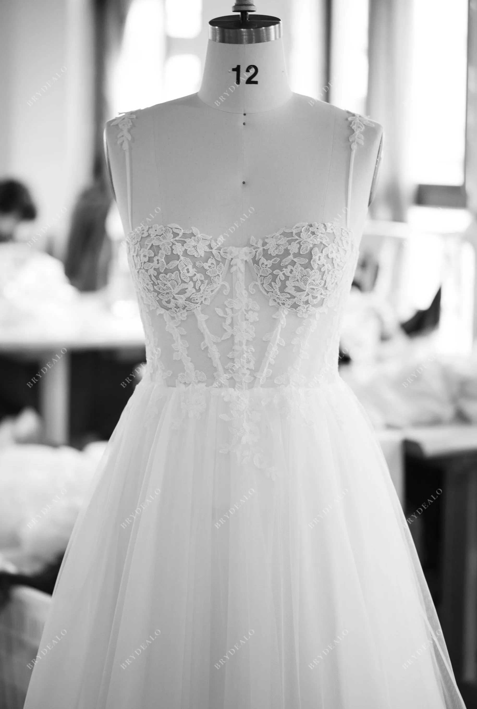 Modern Illusion Corset Lace Tulle Wedding Dress with Detachable Sleeves