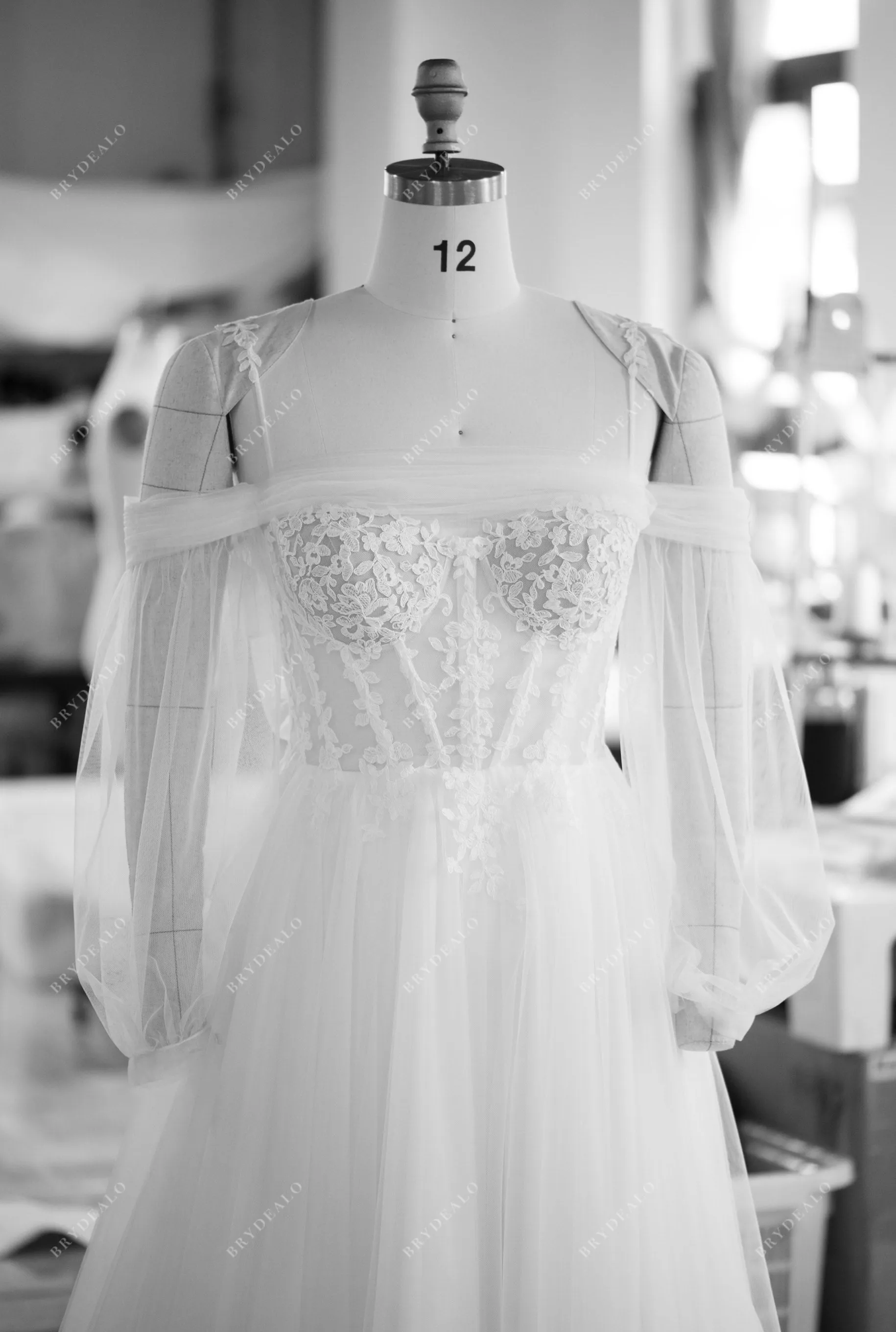 Modern Illusion Corset Lace Tulle Wedding Dress with Detachable Sleeves