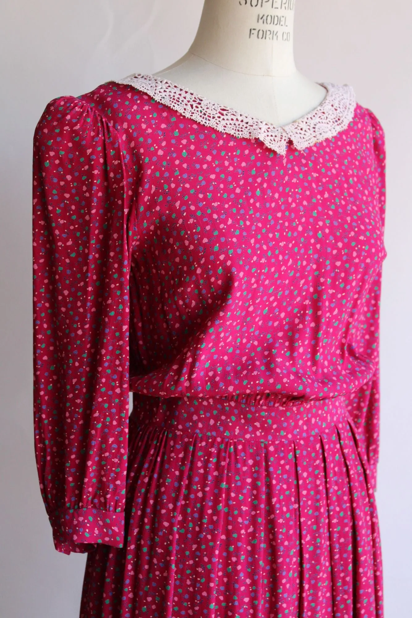 Vintage 1980's Karen Stevens Floral Print with Lace Collar Dress