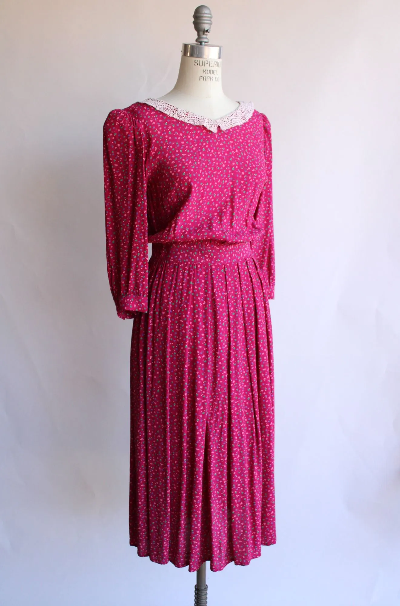 Vintage 1980's Karen Stevens Floral Print with Lace Collar Dress